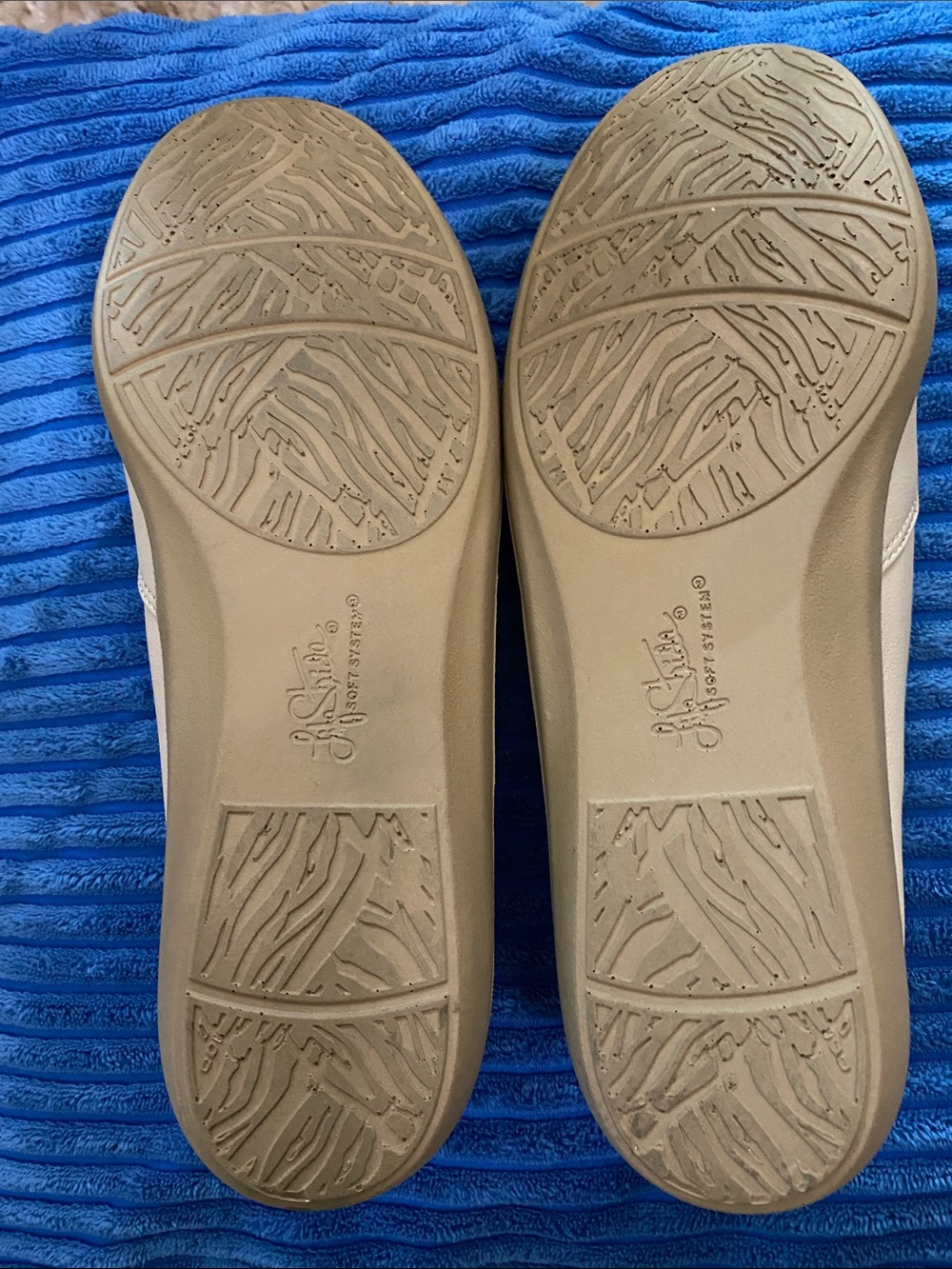 3/$10 Life Stride Cream Cross-Over Slip-On Flats - Picture 2 of 4